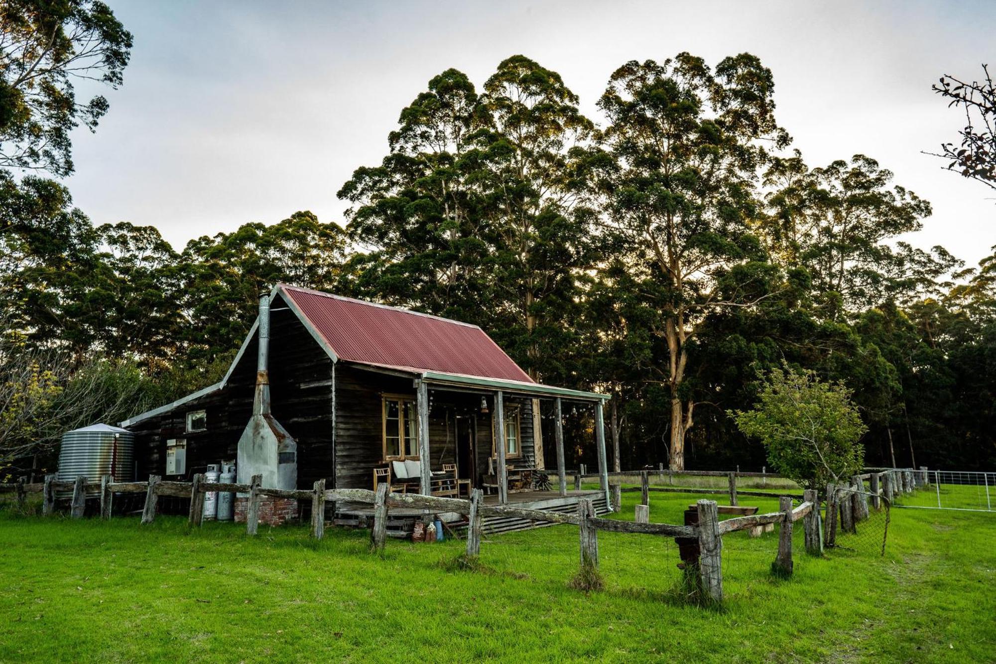 Cosy Farmstay: Green Cabin At Whispering Woods Beedelup Exterior photo